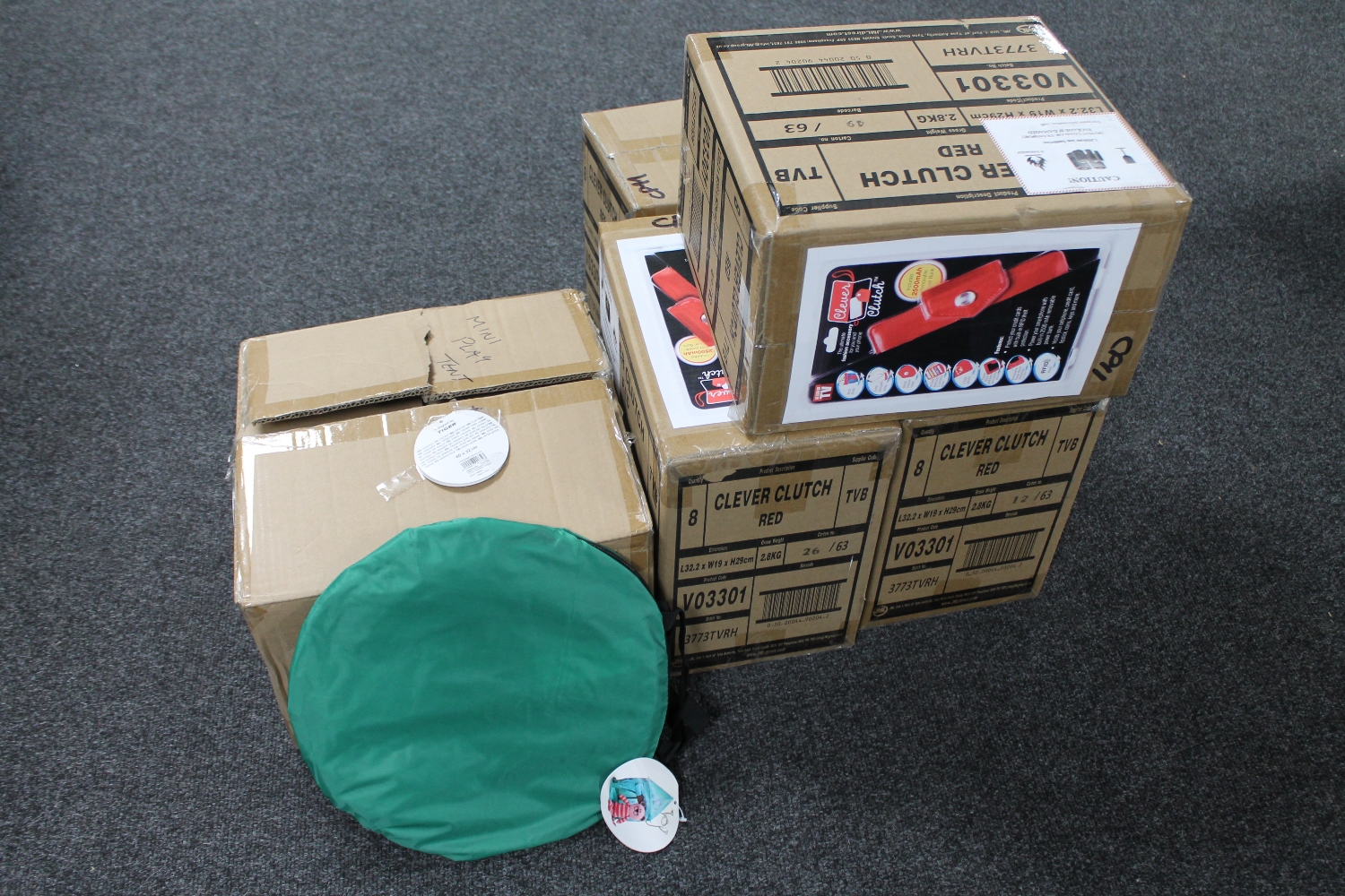 Four boxes of Clever Clutch purses (32) together with a box containing children's toy tents (16)