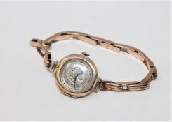 A lady's 9ct gold expanding wristwatch on 9ct gold expanding strap CONDITION REPORT: