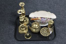 A tray containing Maling lustre vase,
