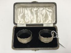 A pair of silver napkin rings in display box, Birmingham 1948.