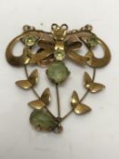 An Edwardian 9ct gold pendant set with peridot