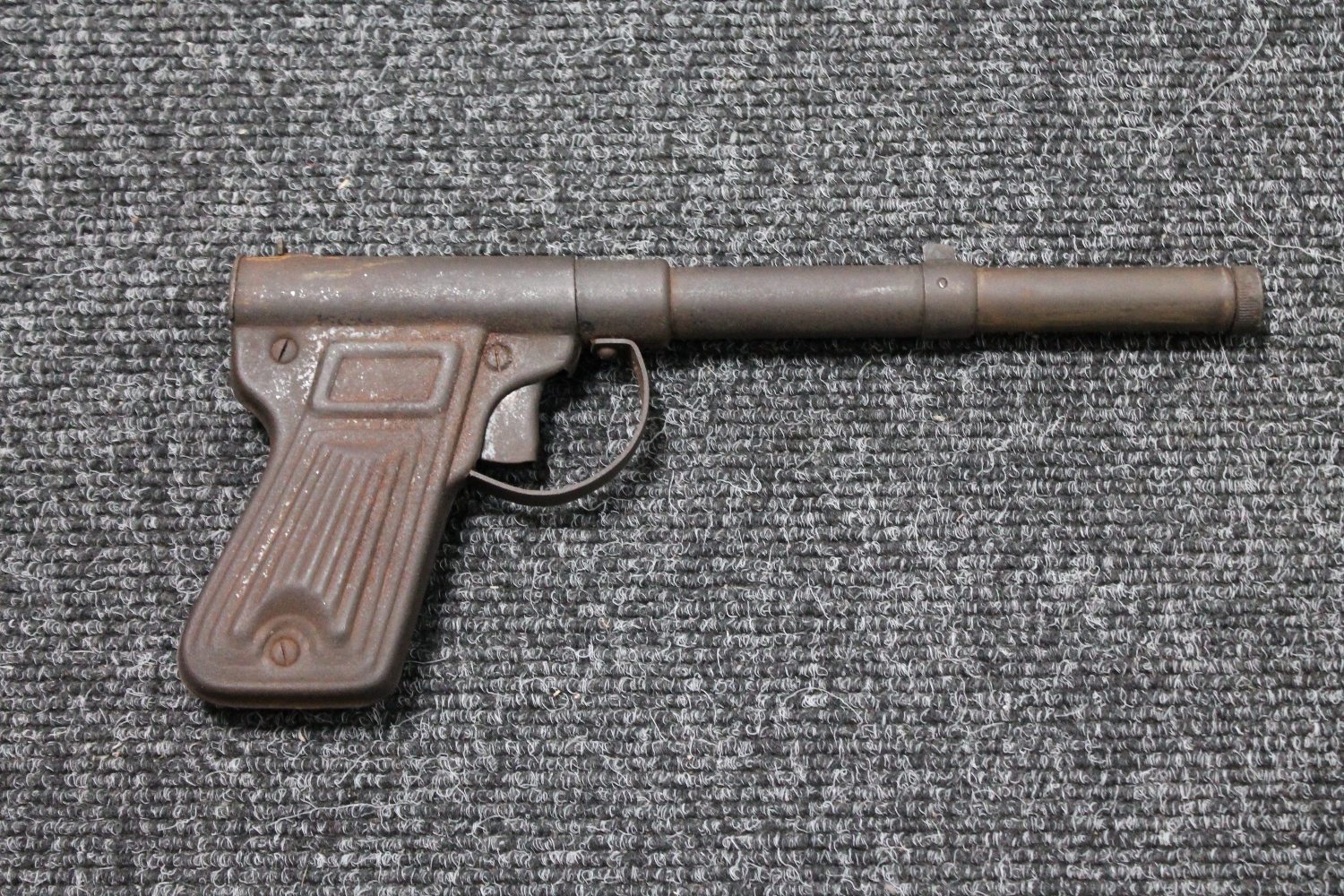 An antique air pistol (a/f)