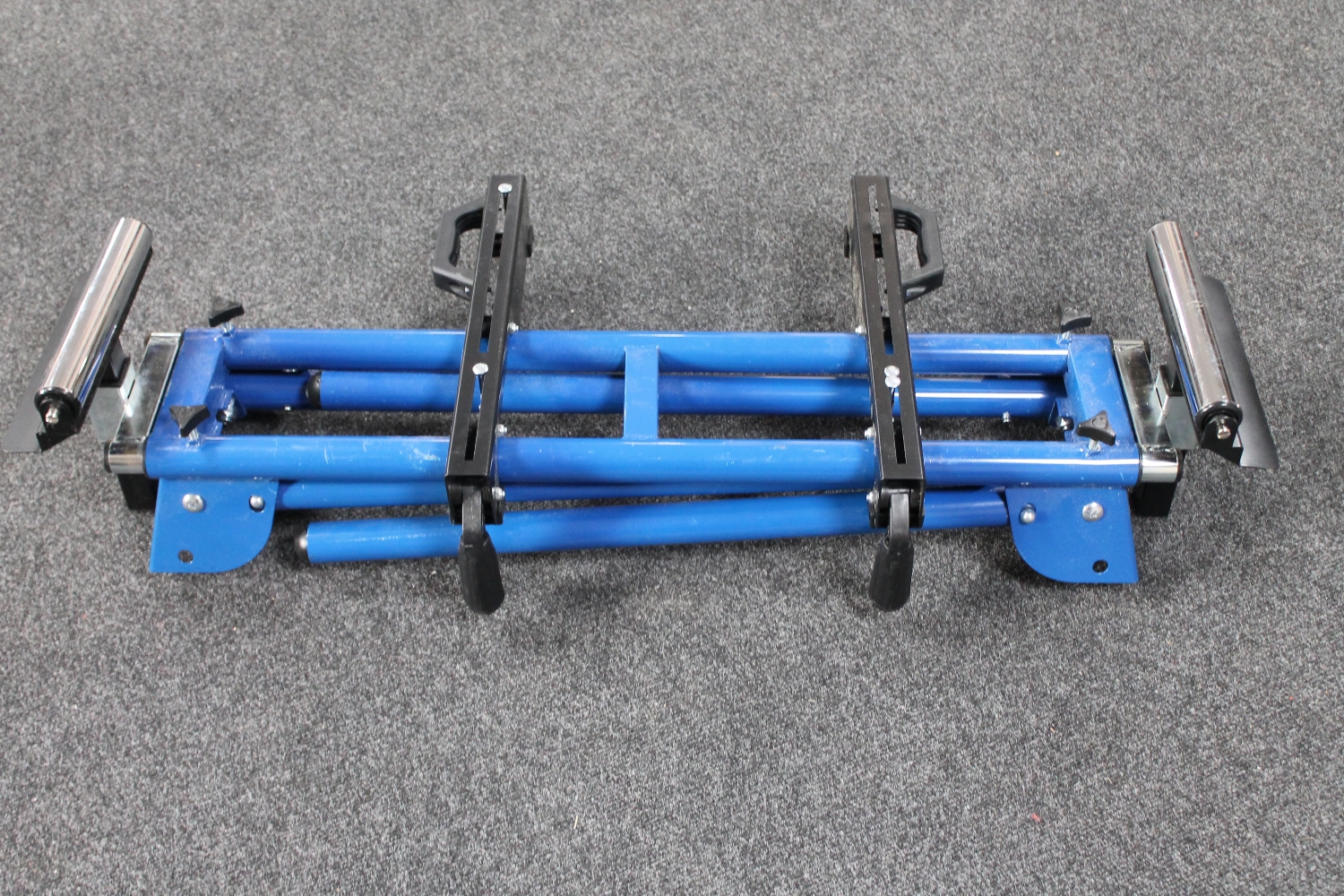 A folding metal roller stand
