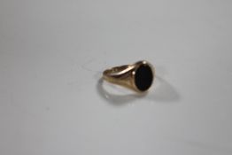 A 9ct gold signet ring, 1.7g, size J.