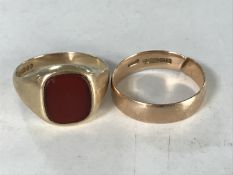 A gent's 9ct gold signet ring and a 9ct gold wedding band (cut) CONDITION REPORT: 7.