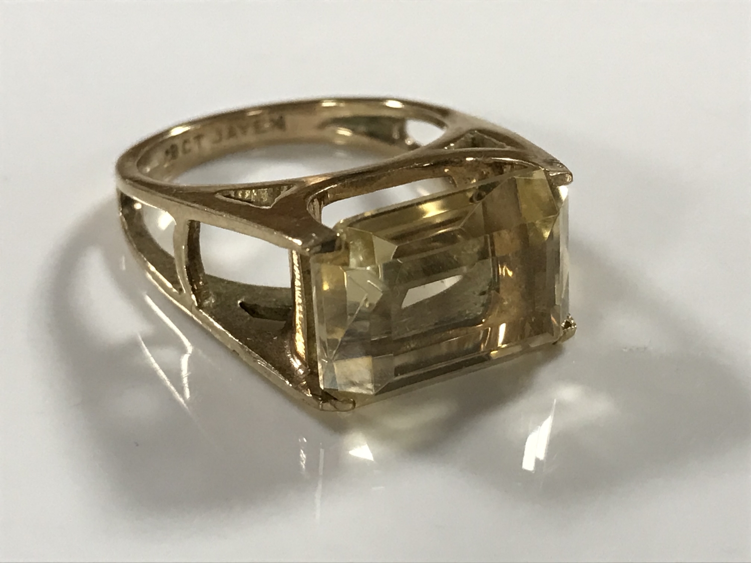 A 9ct gold citrine ring, 5.7g, size M.