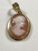 An 18ct gold mounted cameo pendant.