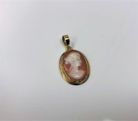 An 18ct gold mounted cameo pendant.