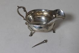 A silver sauce boat, London 1909,