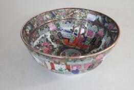 A 20th century Chinese famille rose bowl, width 20.