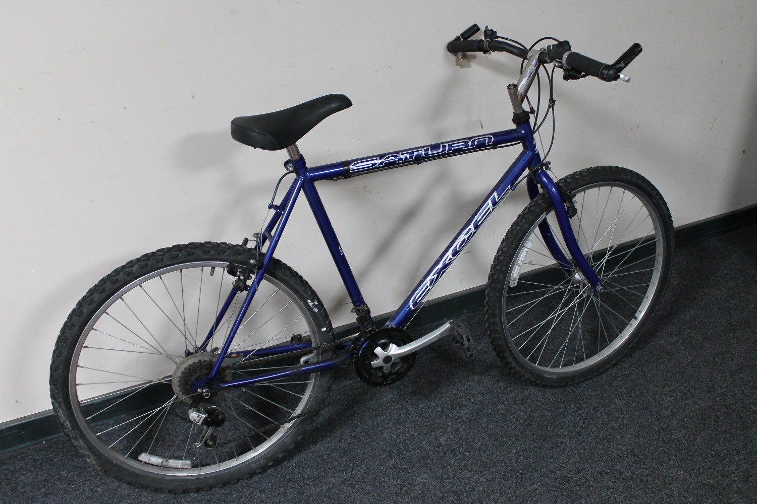 A gent's Excel Saturn mountain bike