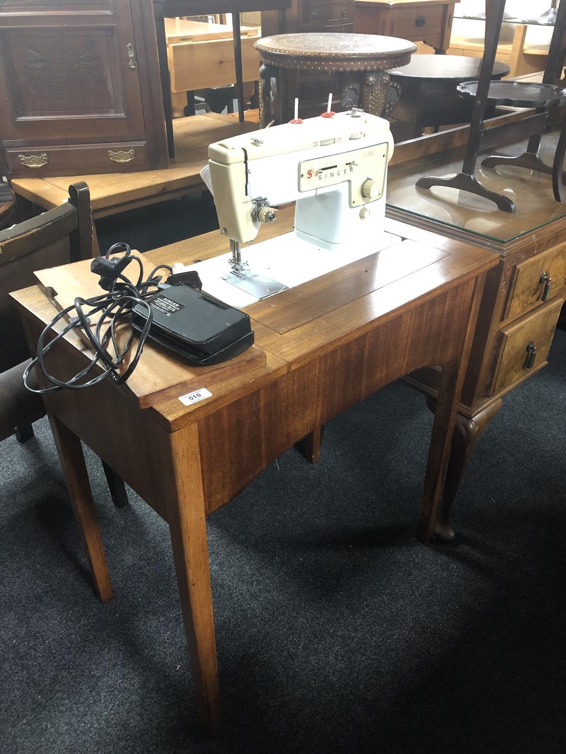A Singer sewing machine in table - Image 2 of 5