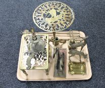 A tray of brass toasting forks, trivet, footman,