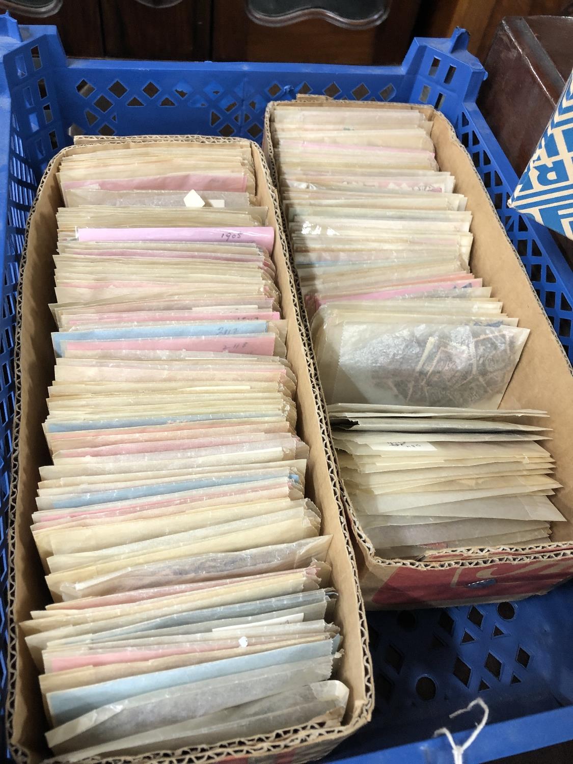 A crate of antique and later French stamps - Image 4 of 11