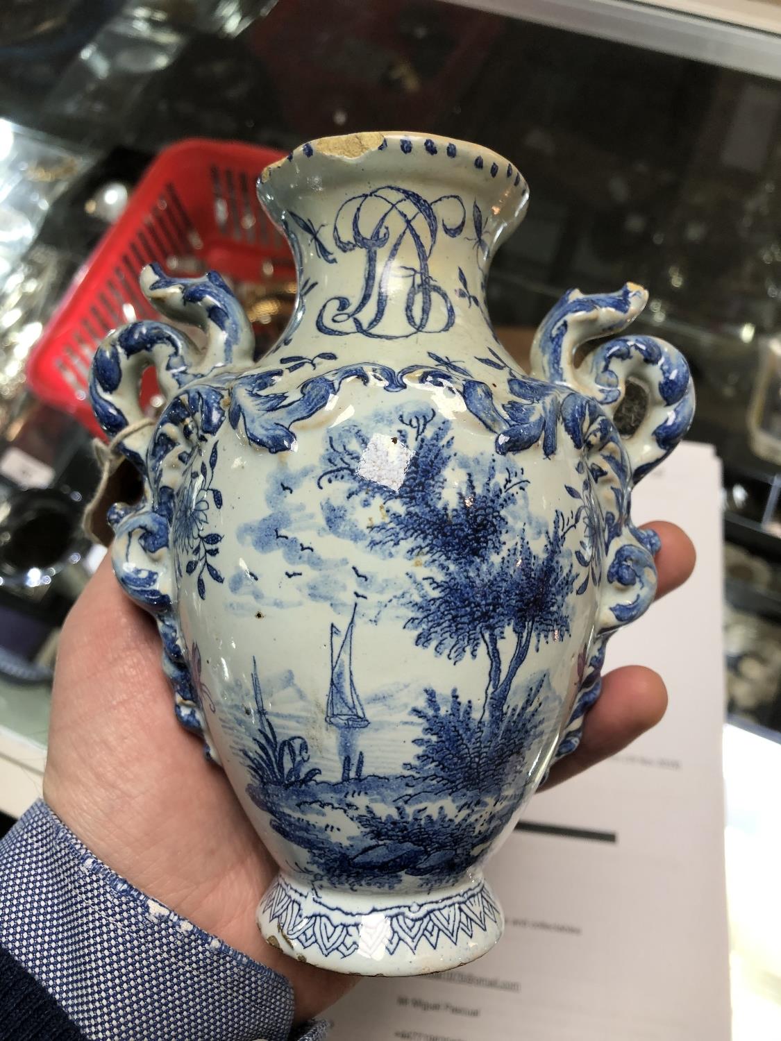 An 18th century Delft pottery blue and white vase - Image 6 of 8