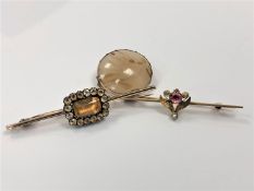 Three antique gold brooches (3)