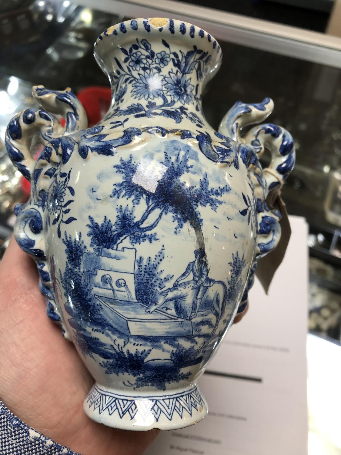 An 18th century Delft pottery blue and white vase - Image 5 of 8