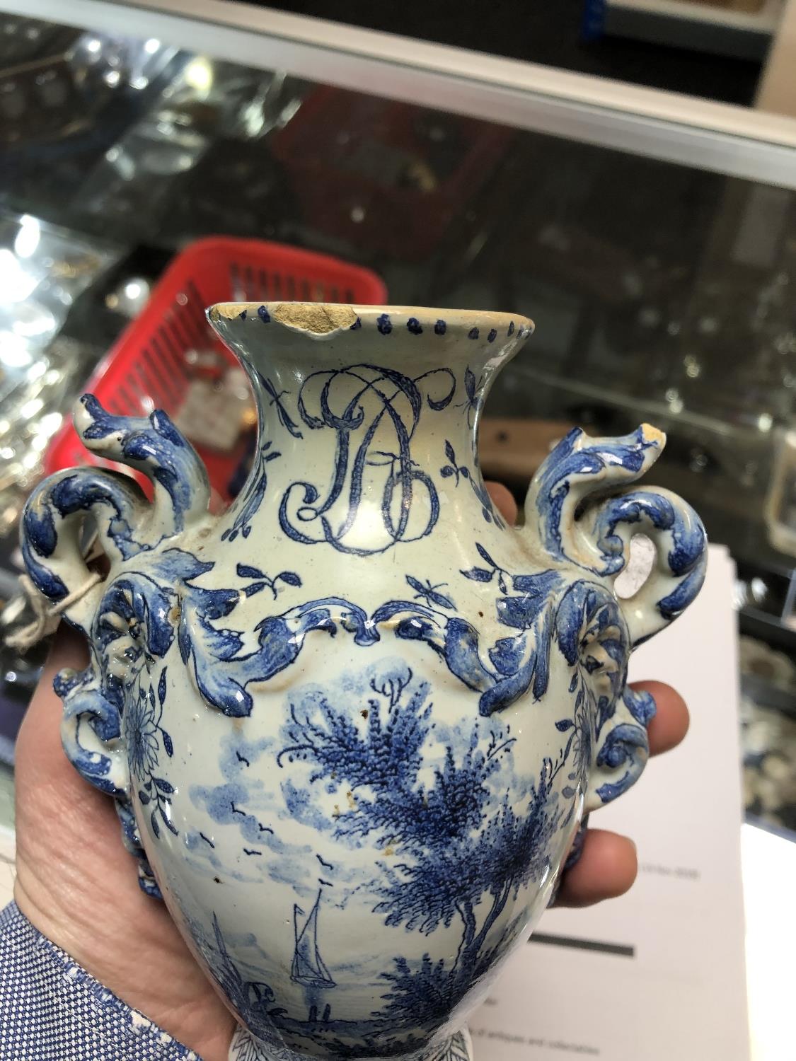 An 18th century Delft pottery blue and white vase - Image 7 of 8