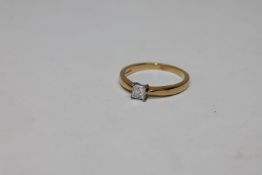 An 18ct yellow gold princess cut diamond ring, approximately 0.