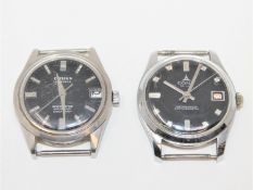 Two gent's stainless steel centre seconds calendar wristwatches, one Citizen,