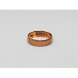 An 18ct gold band ring, size L. CONDITION REPORT: 2.
