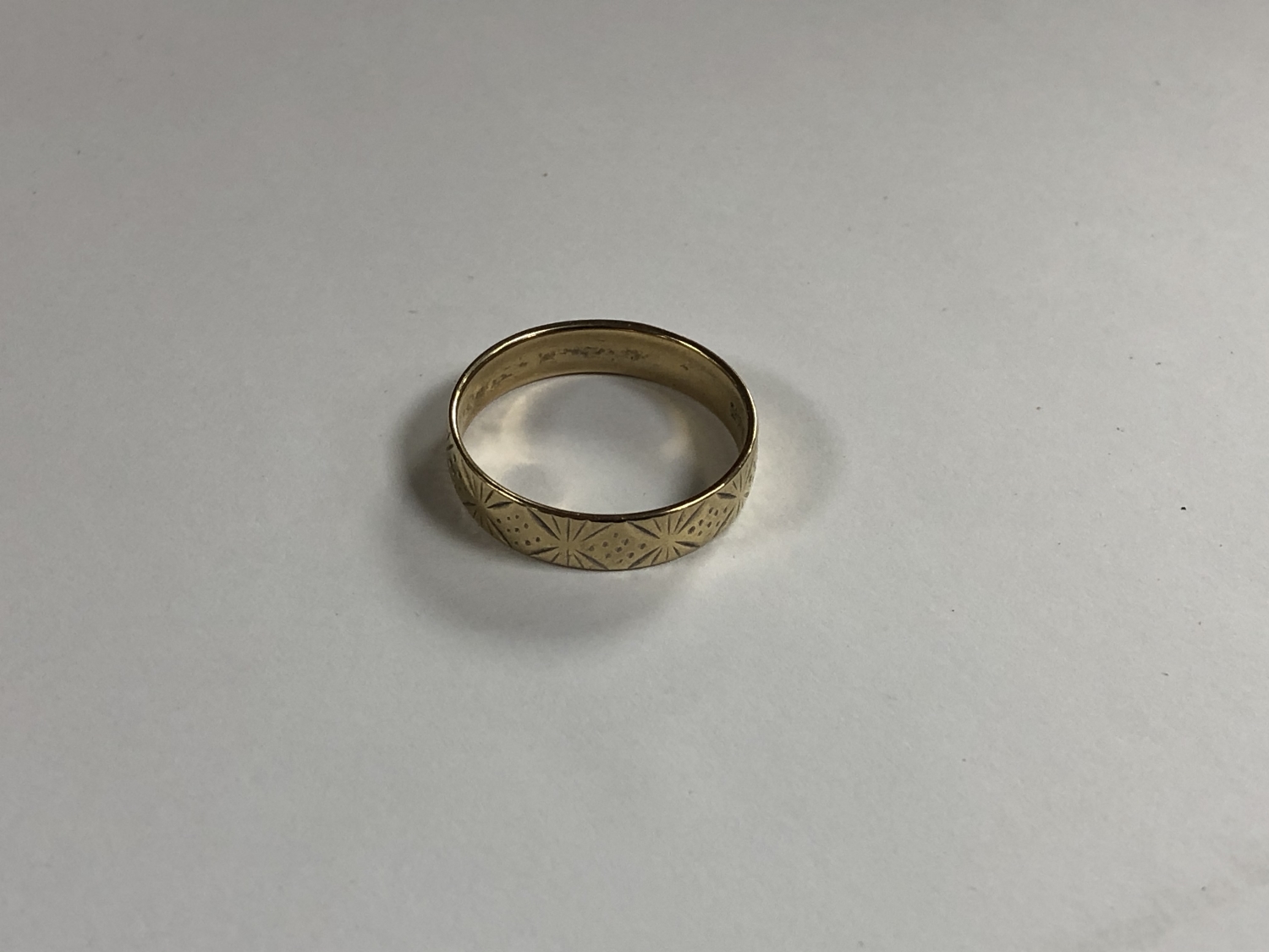 An 18ct gold band ring, size Q1/2 CONDITION REPORT: 3.7g. In good condition. - Image 2 of 4