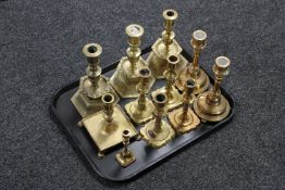 A tray of brass candlesticks