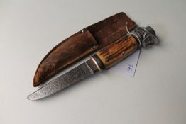 A novelty hunting knife with horn handle in leather sheath CONDITION REPORT: 21cm