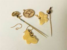 Assorted gold and gold mounted jewellery including bone butterfly earrings,