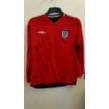 FOOTBALL, signed England replica shirt, nine signatures ins. Bobby Charlton, Alan Ball, Terry PAine,