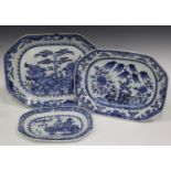 A Chinese blue and white export porcelain meat dish, Qianlong period, the centre painted with a