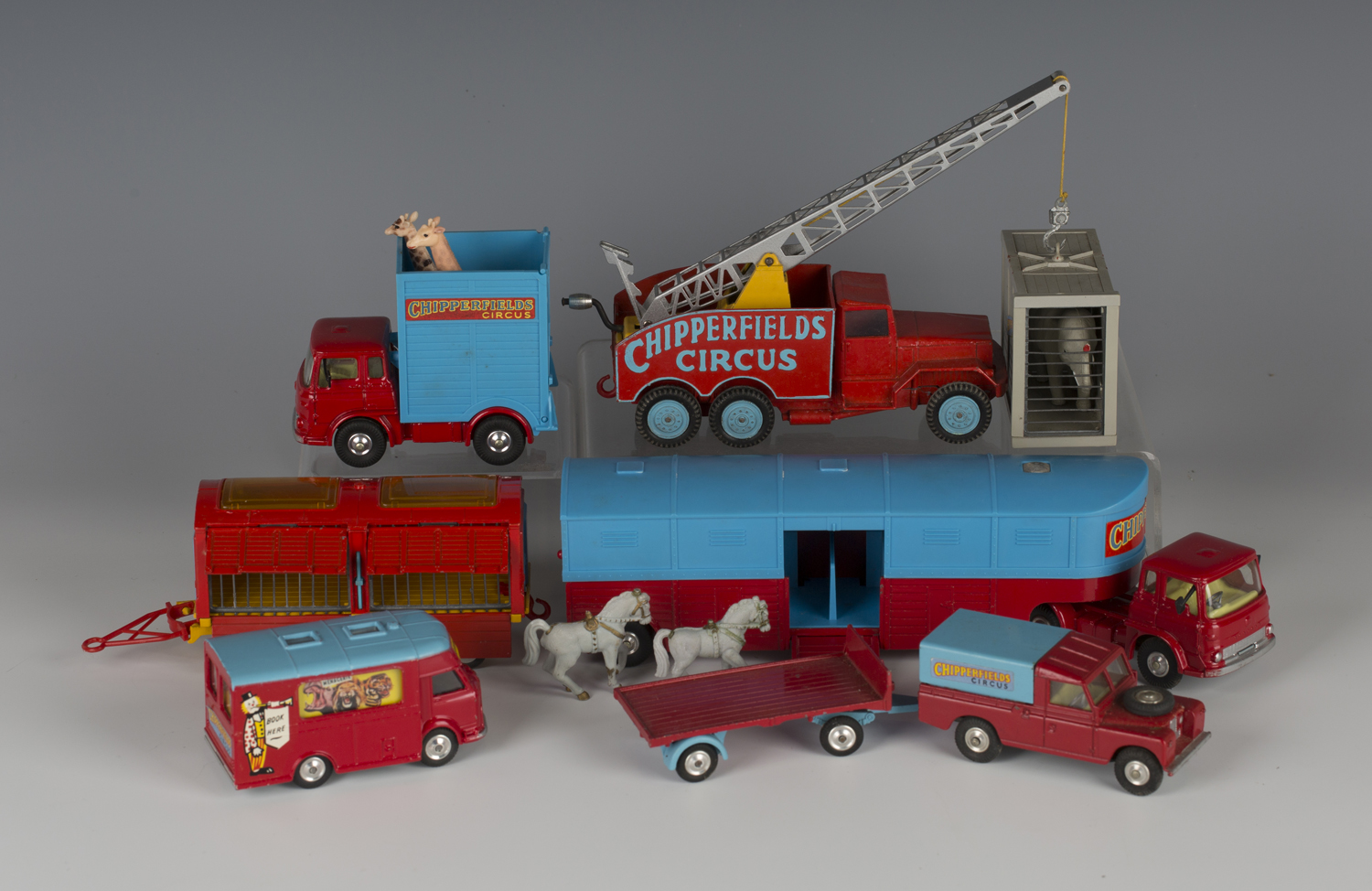 A small collection of Corgi Toys Chipperfield's Circus vehicles, comprising a No. 1130 circus - Image 5 of 5