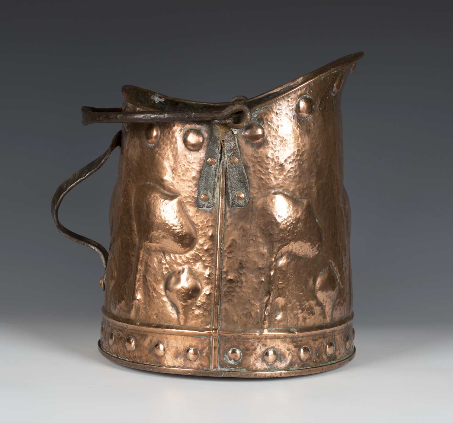 An Arts and Crafts polished copper coal bucket with applied wrought iron handles, the hammered - Image 2 of 3