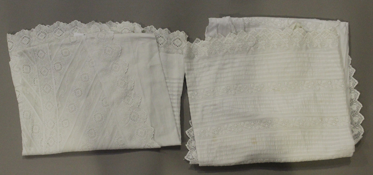 A good collection of mainly Victorian and Edwardian infants' clothing, including embroidered linen - Image 4 of 5