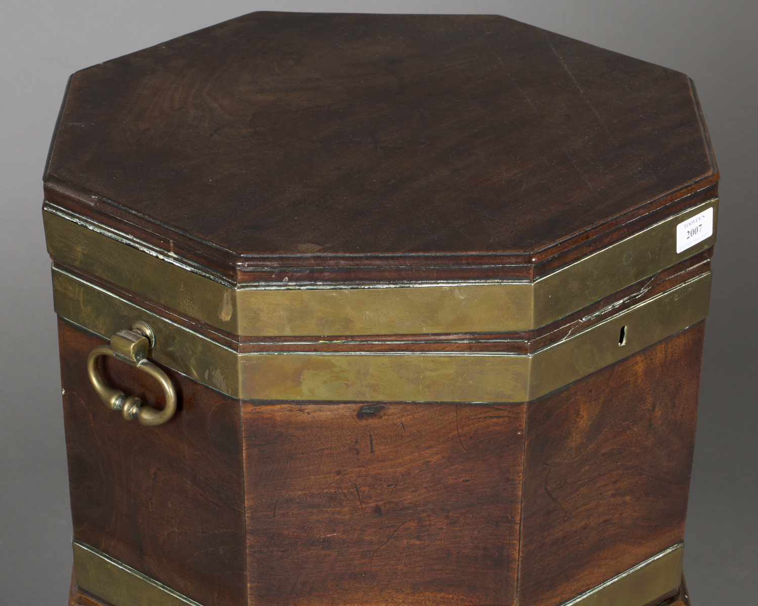 A George III mahogany and brass bound cellaret of octagonal form, the hinged lid enclosing a lead- - Image 5 of 5