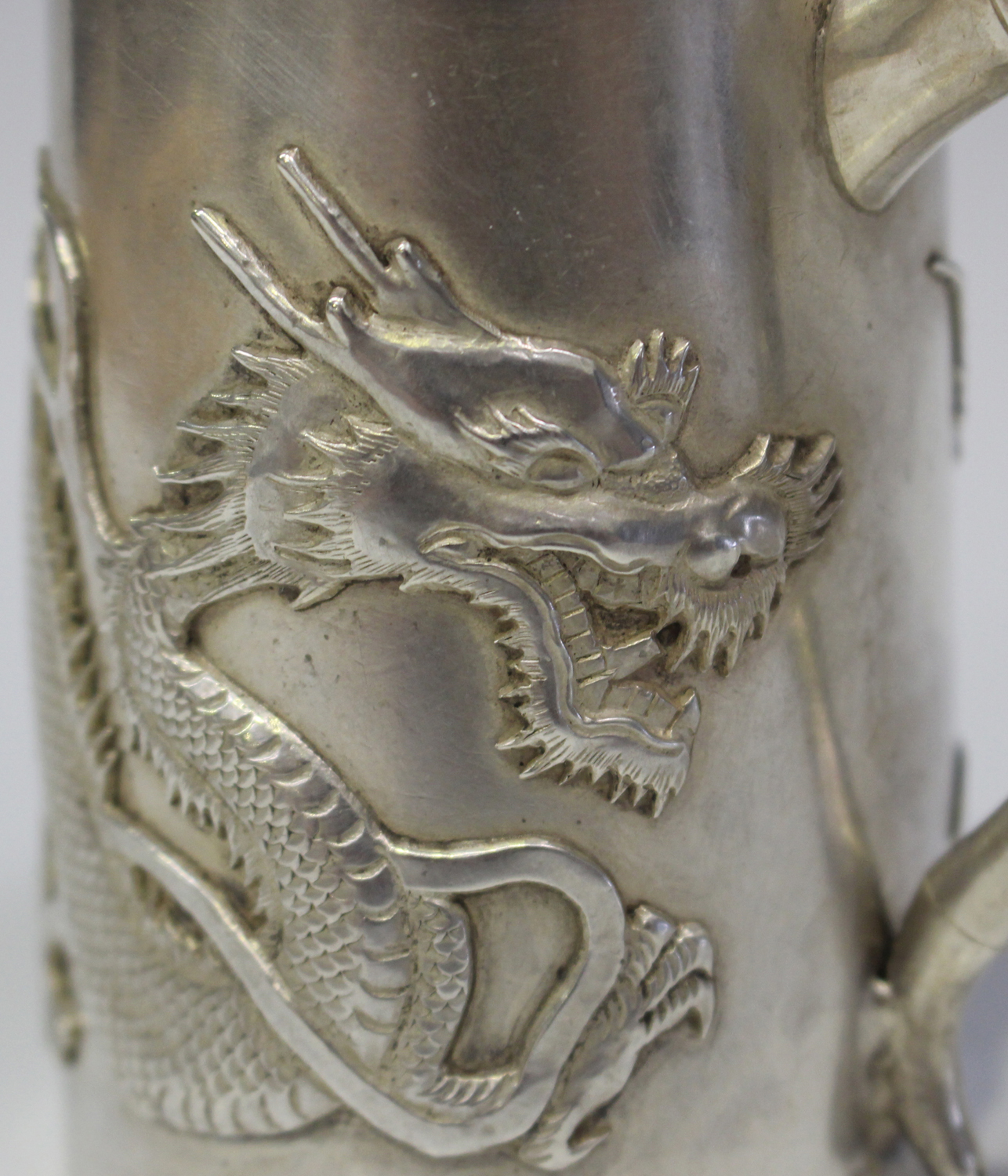 A Chinese silver tankard by Wang Hing, early 20th century, the tapered cylindrical body decorated in - Image 5 of 5