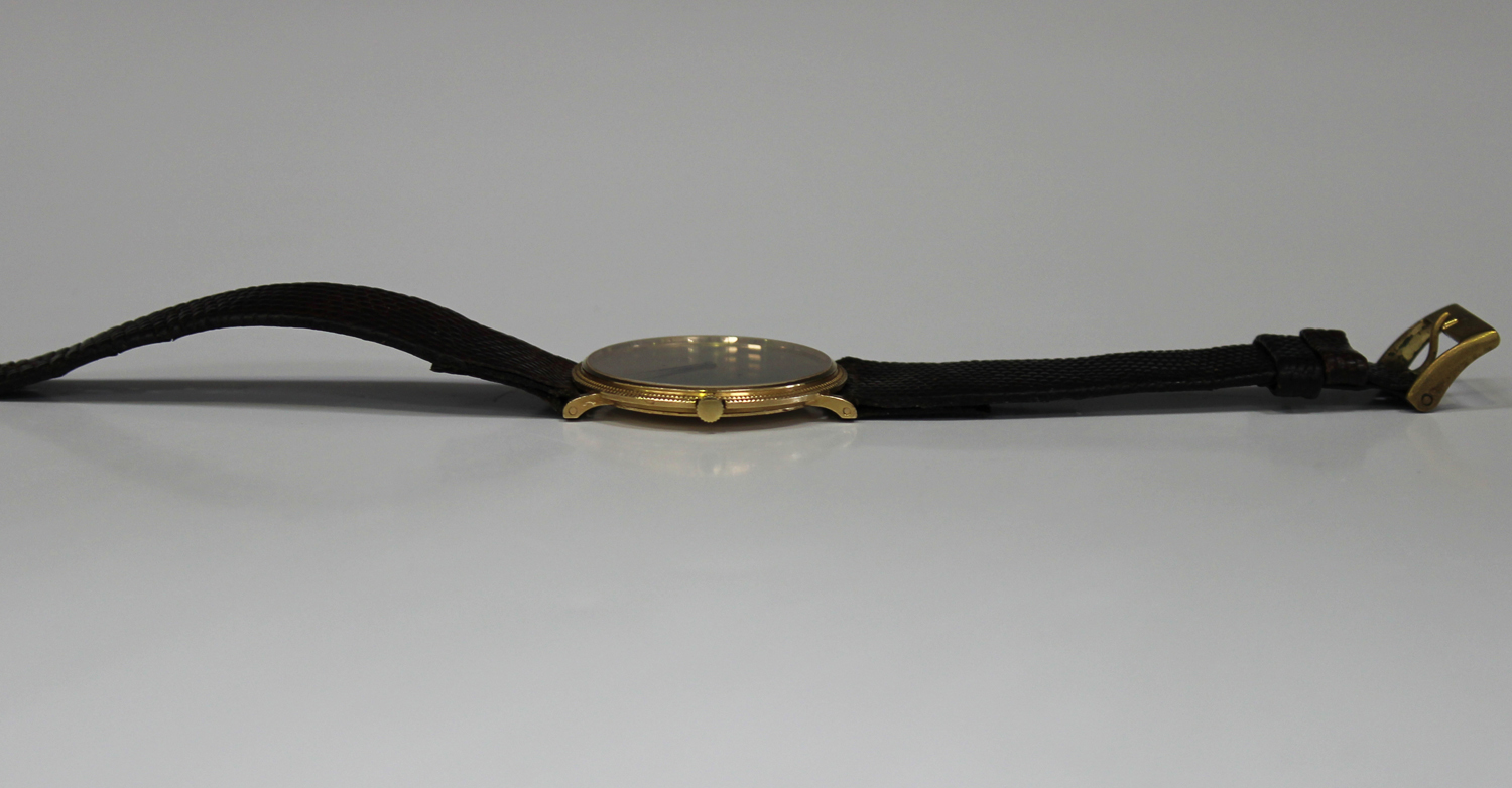 A Piaget 18ct gold circular cased gentleman's wristwatch with plain gilt dial, the case with - Image 5 of 7