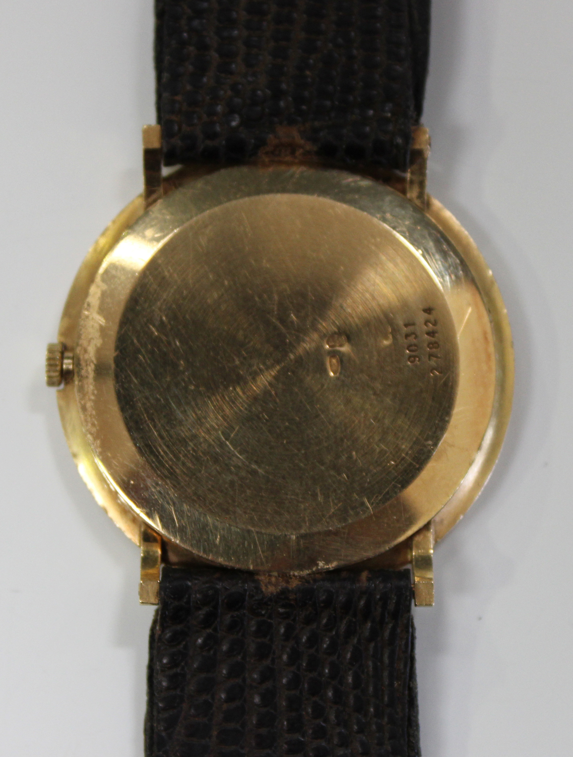 A Piaget 18ct gold circular cased gentleman's wristwatch with plain gilt dial, the case with - Image 4 of 7