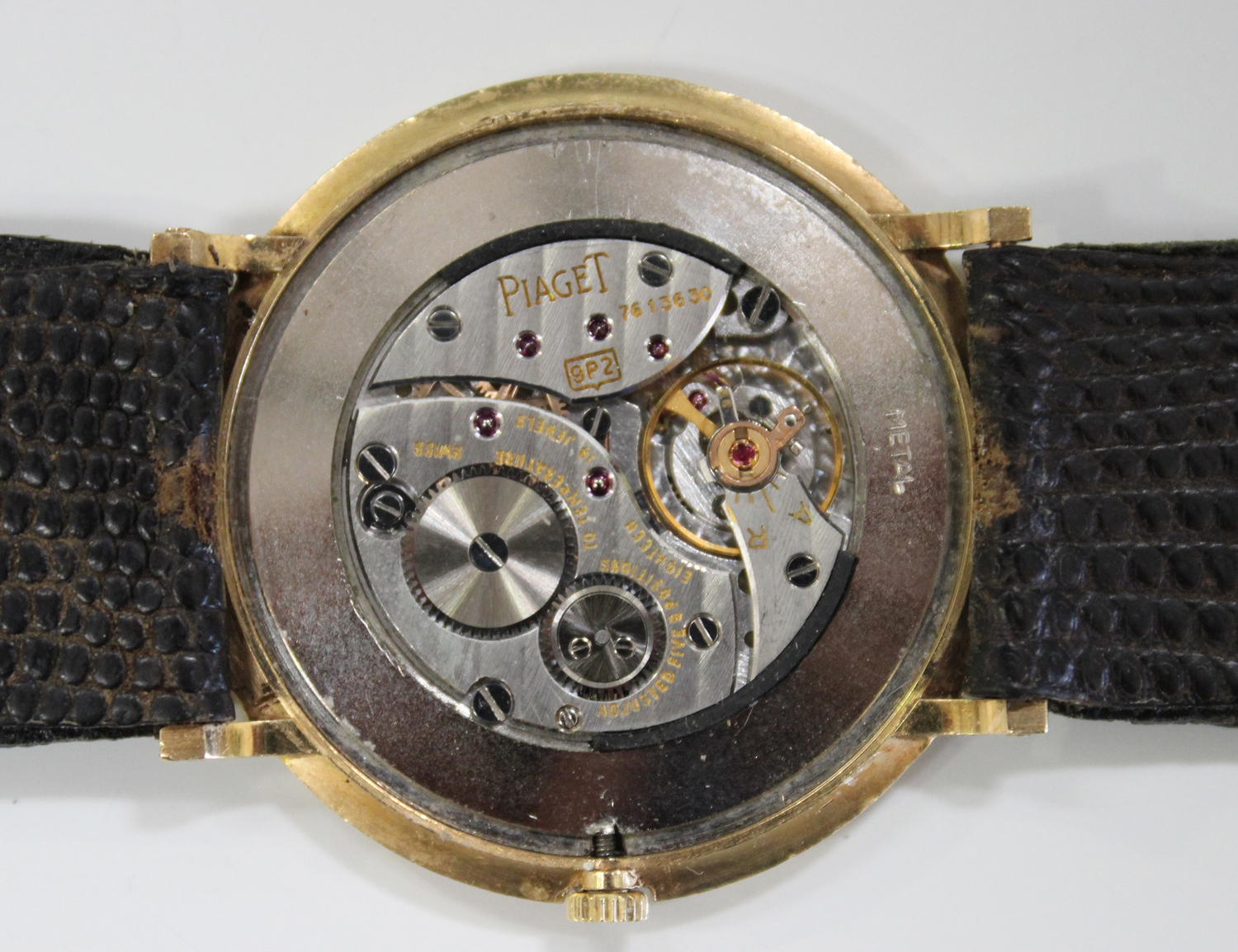 A Piaget 18ct gold circular cased gentleman's wristwatch with plain gilt dial, the case with - Image 3 of 7