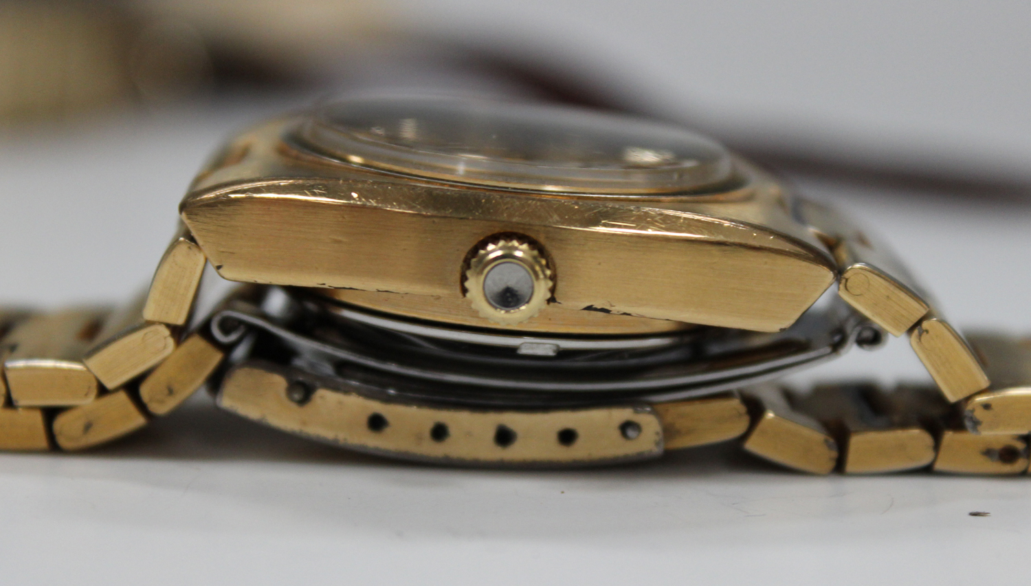 An Omega Megaquartz 32 Khz gilt metal and steel backed gentleman's bracelet wristwatch, the movement - Image 9 of 11