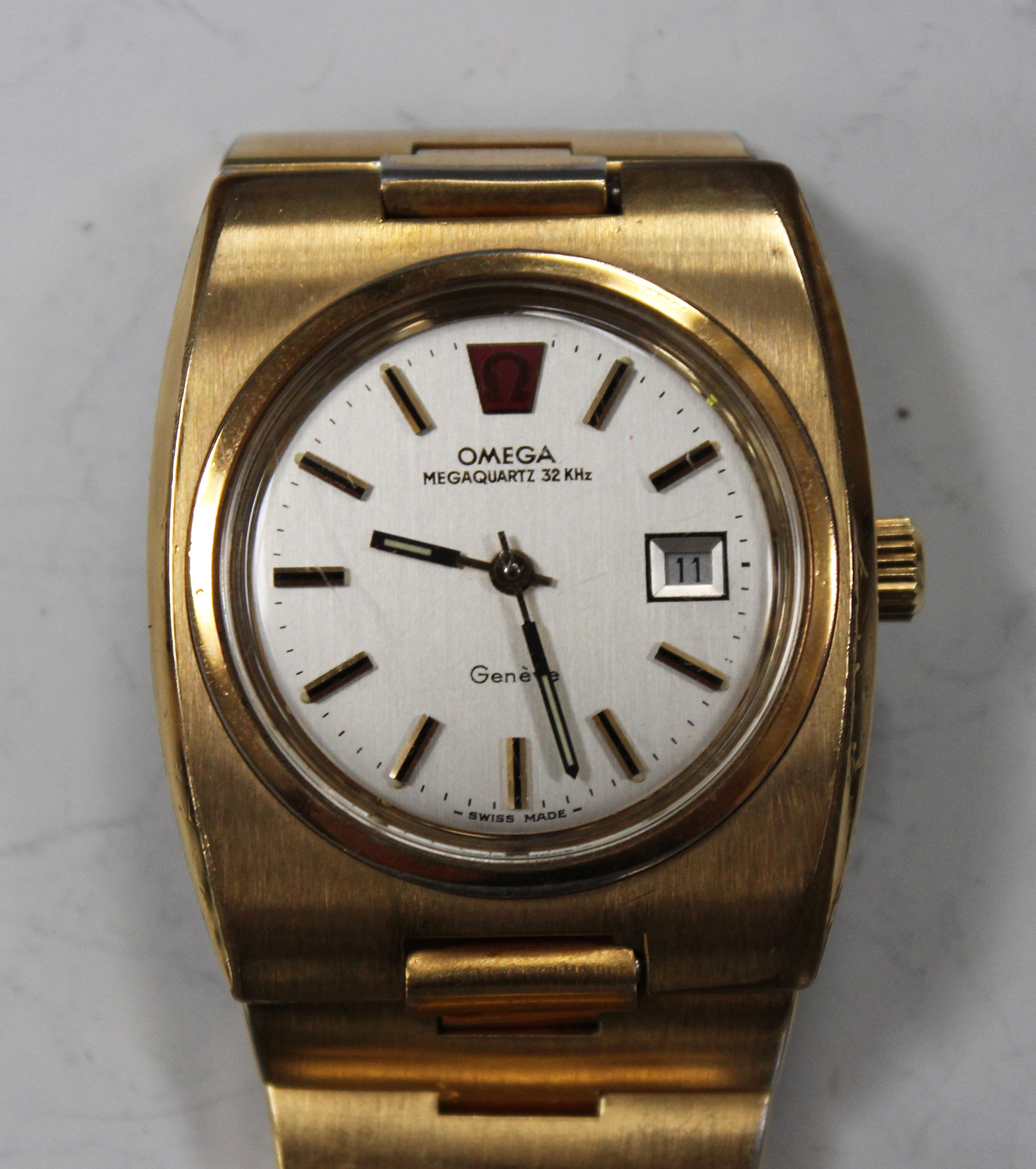 An Omega Megaquartz 32 Khz gilt metal and steel backed gentleman's bracelet wristwatch, the movement - Image 11 of 11