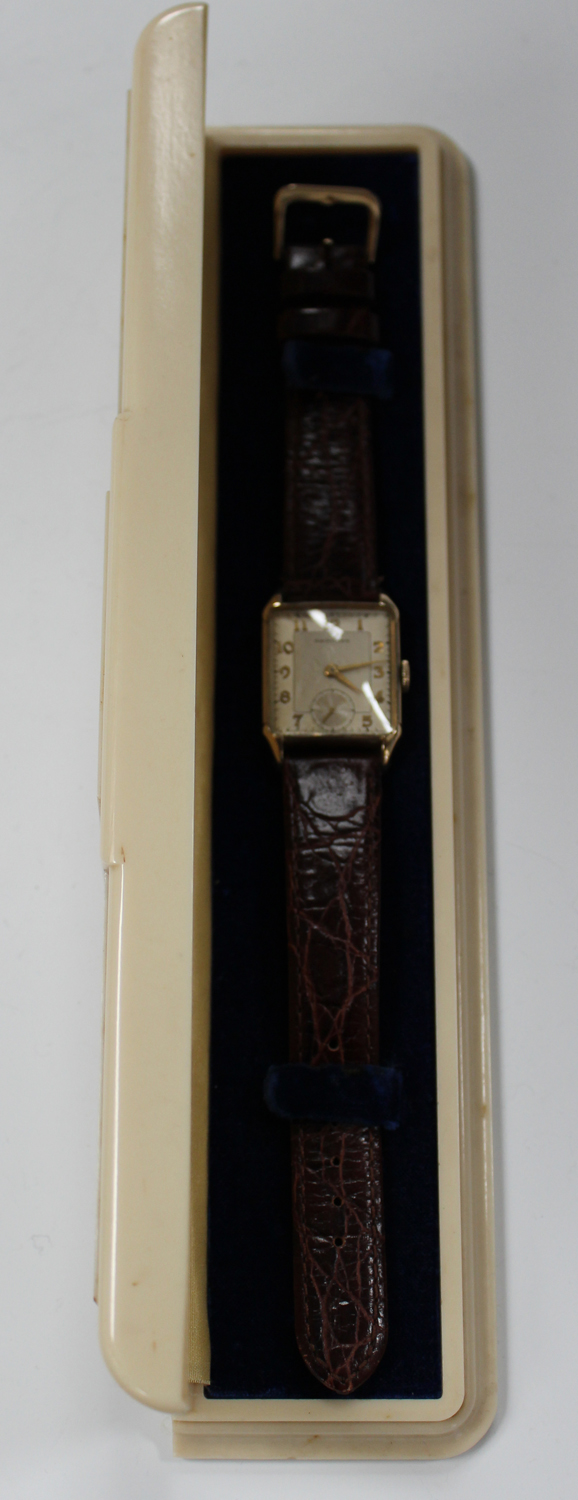 An Omega Megaquartz 32 Khz gilt metal and steel backed gentleman's bracelet wristwatch, the movement - Image 4 of 11