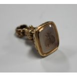 A Victorian gold pendant fob seal, inset with a chalcedony matrix, engraved with a bee, length 2cm.