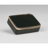 A Continental gold mounted bloodstone rectangular trinket box with hinged lid, length 5.1cm.Buyer’