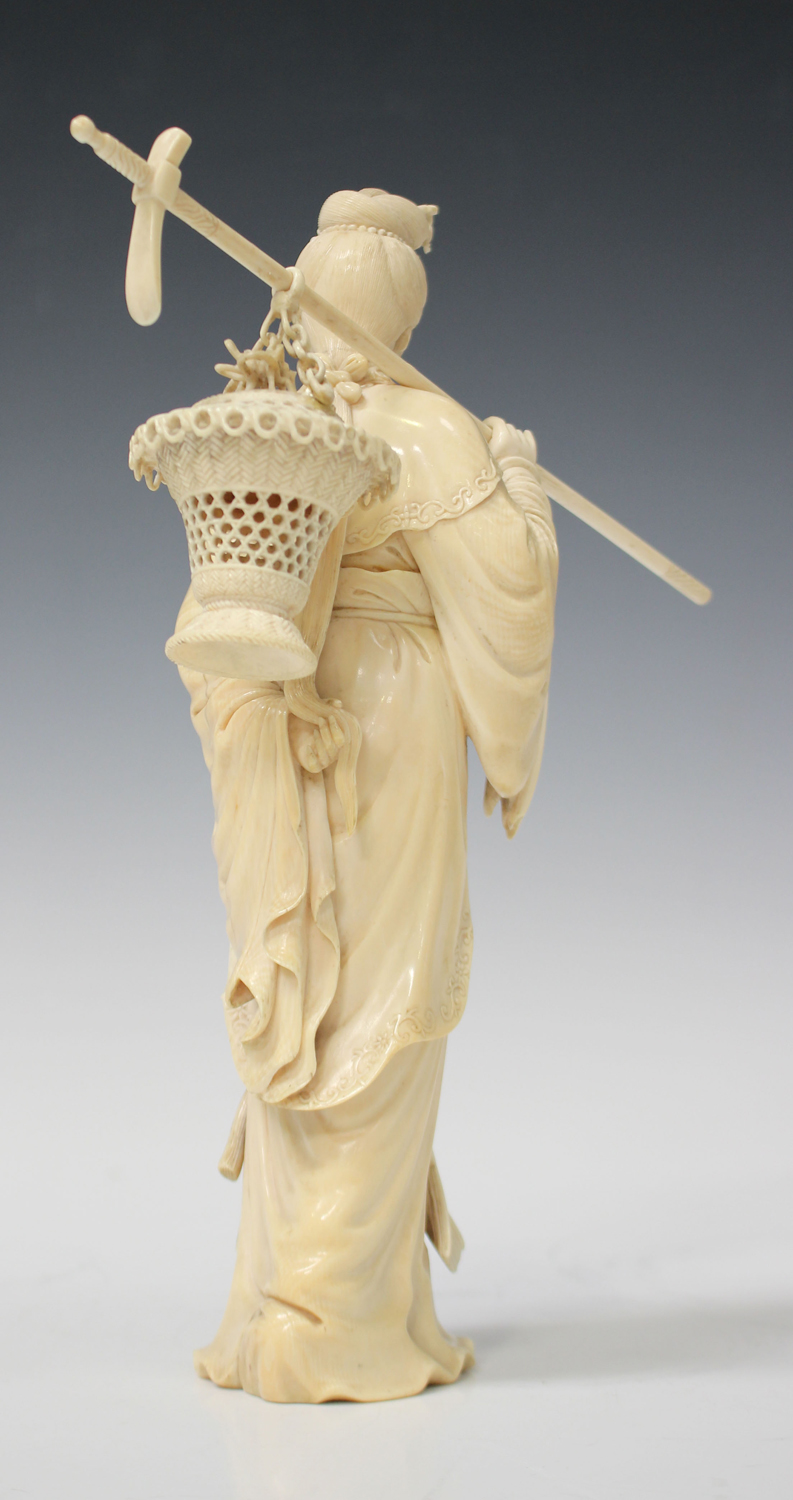 A Chinese carved ivory figure of a lady, late Qing dynasty, the standing maiden finely modelled - Image 3 of 5