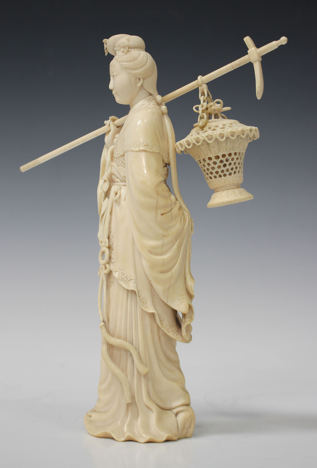 A Chinese carved ivory figure of a lady, late Qing dynasty, the standing maiden finely modelled - Image 2 of 5