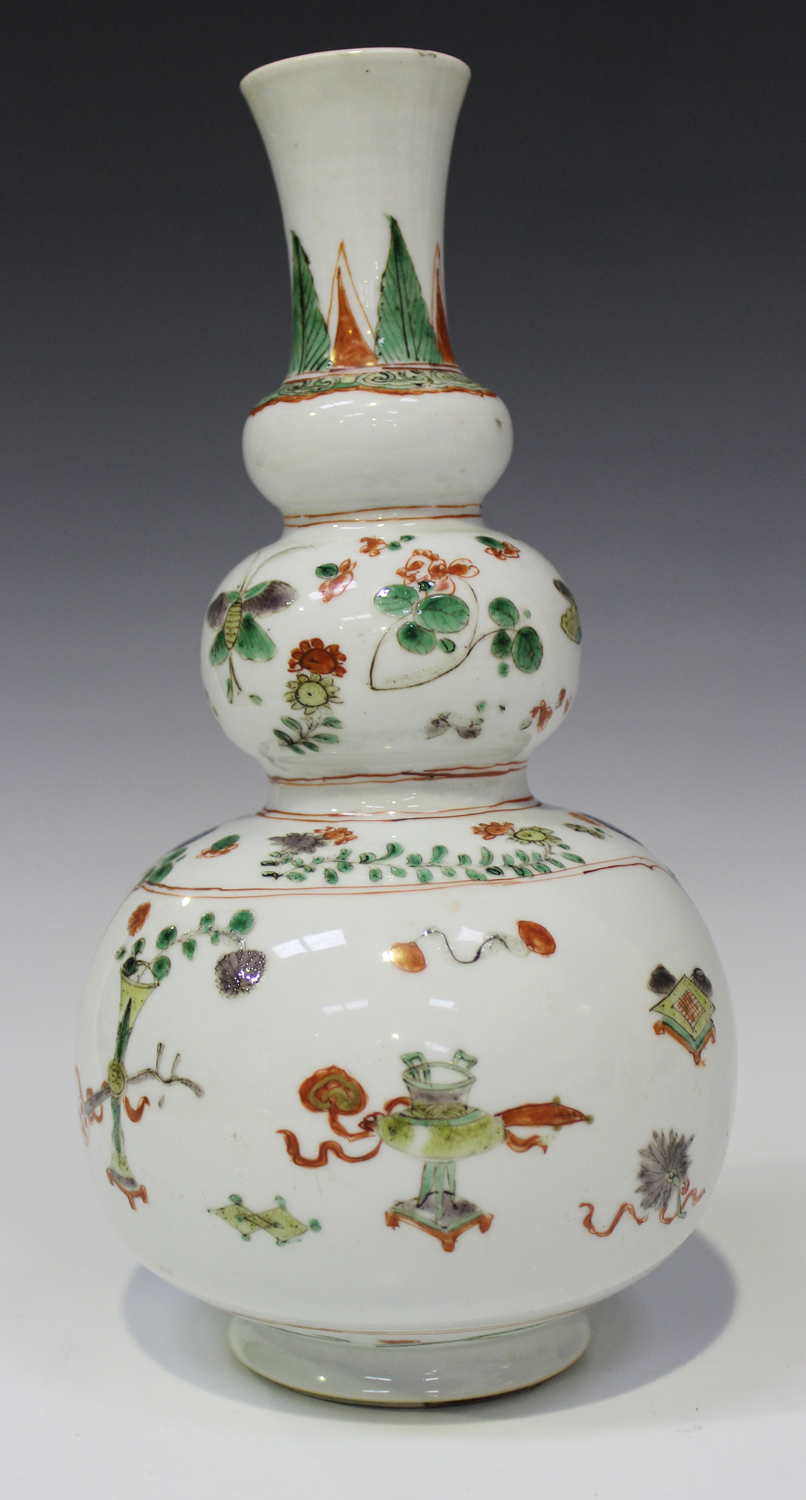 A Chinese famille verte enamelled porcelain double-gourd shaped vase, Kangxi period, the upper