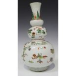 A Chinese famille verte enamelled porcelain double-gourd shaped vase, Kangxi period, the upper