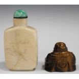 A Chinese tiger's eye carving of a seated Buddha, 20th century, height 4.5cm, together with a