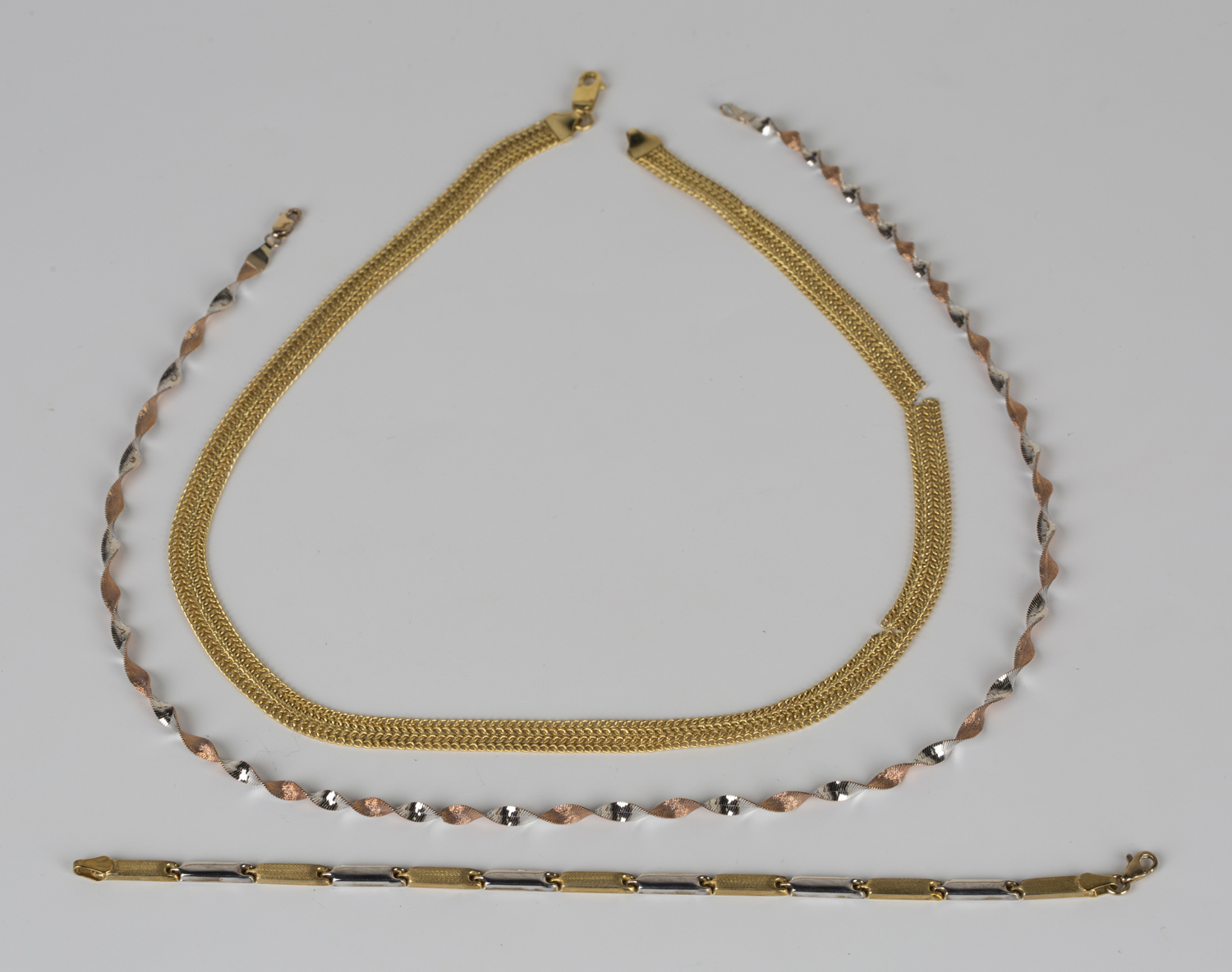 A 9ct gold necklace in a wide interwoven link design, on a sprung hook shaped clasp, length 45cm (